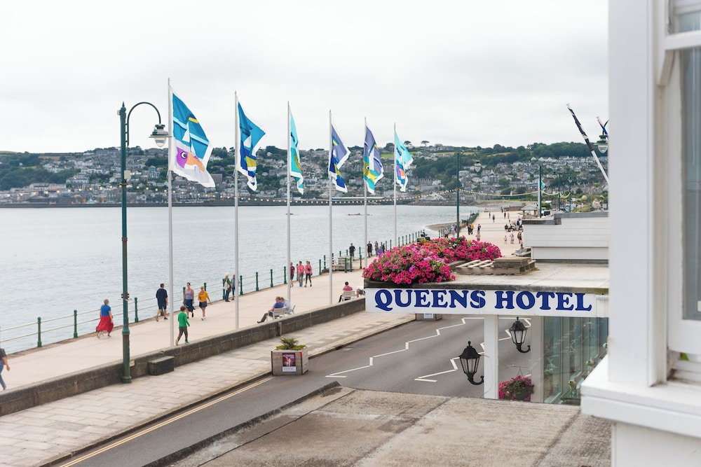 Queens Hotel 63/66