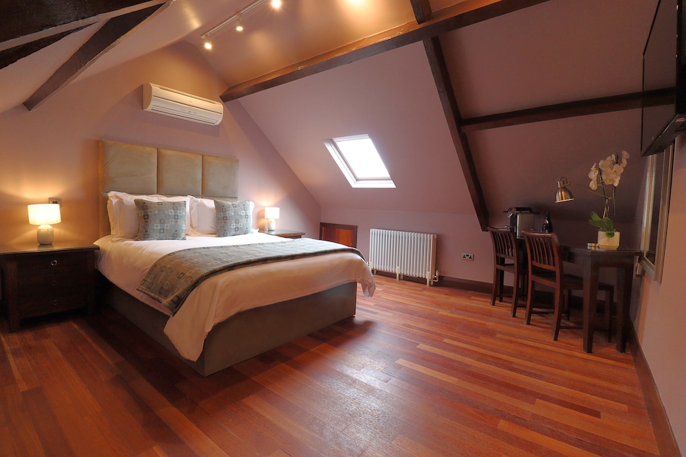 Superior, Town House, King Bed
