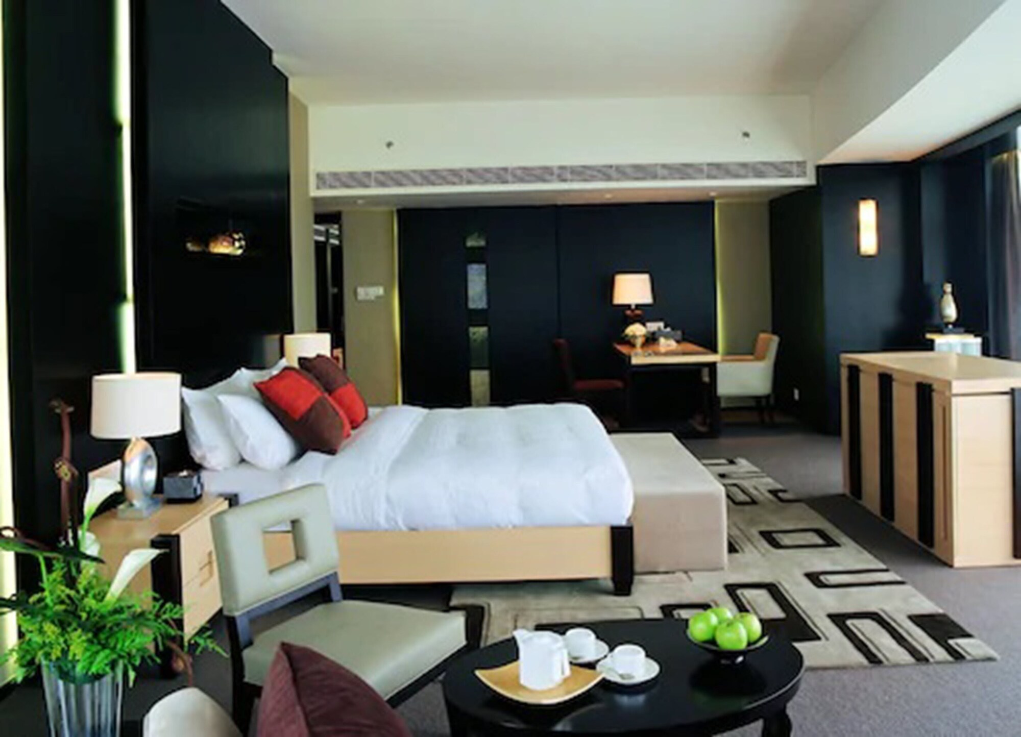 Chairman, Suite, King Bed