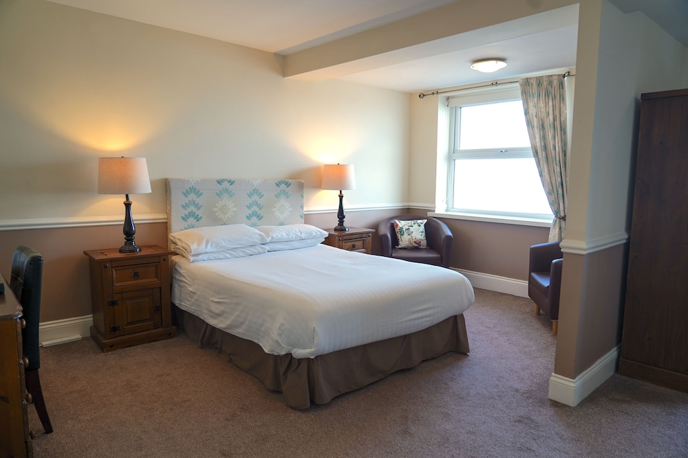 The Royal Hotel 24/54
