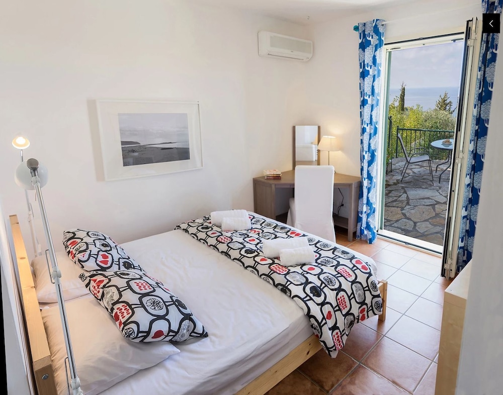 3 Bedrooms, Bella, Comfort, Villa, 1 Double and 4 Single Beds