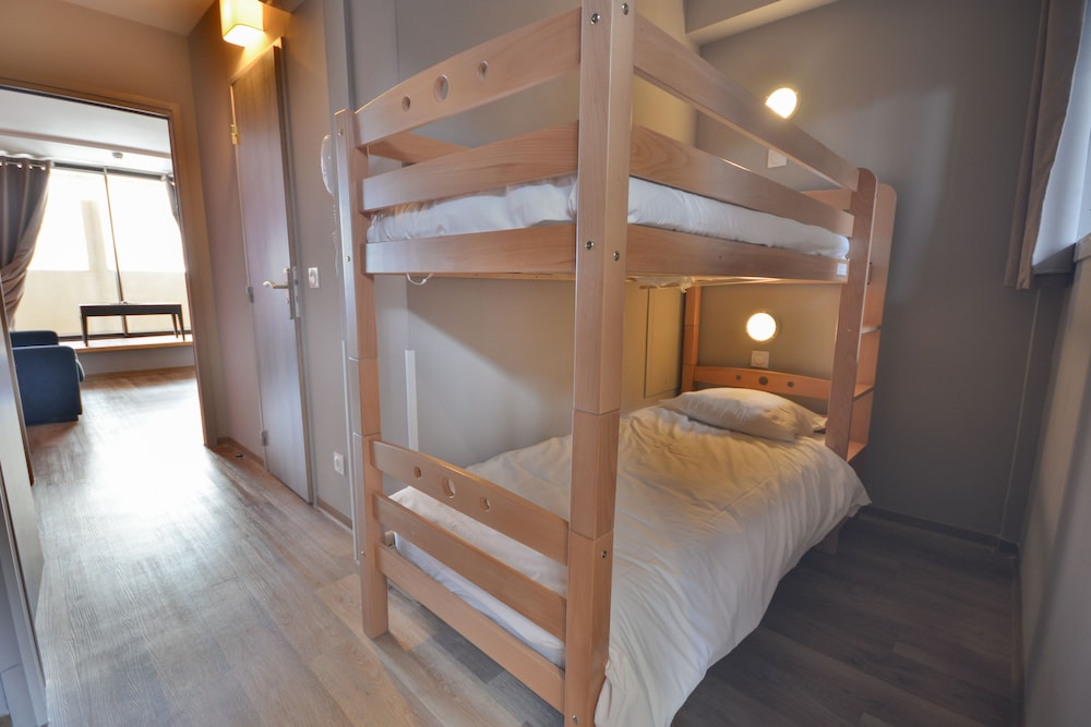 SOWELL RESIDENCES New Chastillon 46/76