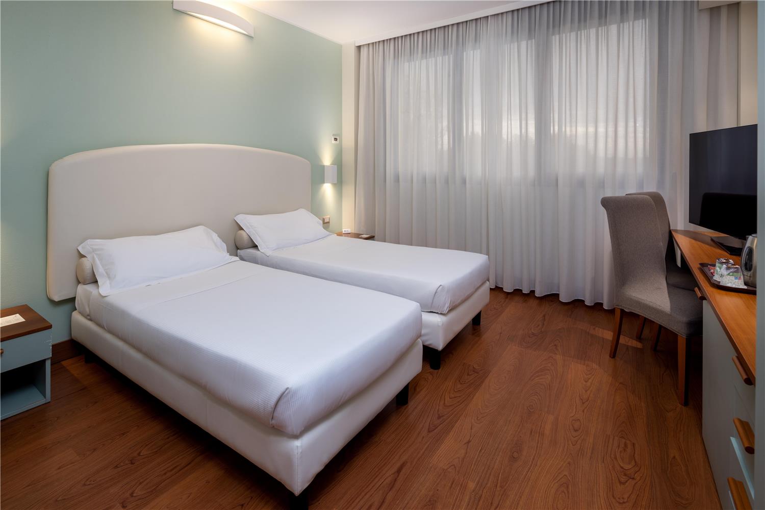 Economy, Twin Beds