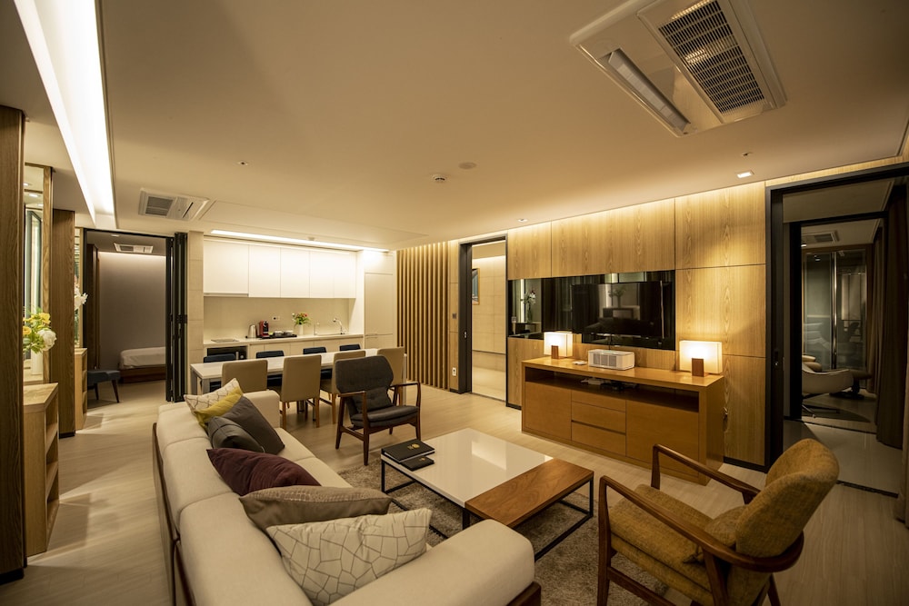 J-one Hotel and Resort 27/41