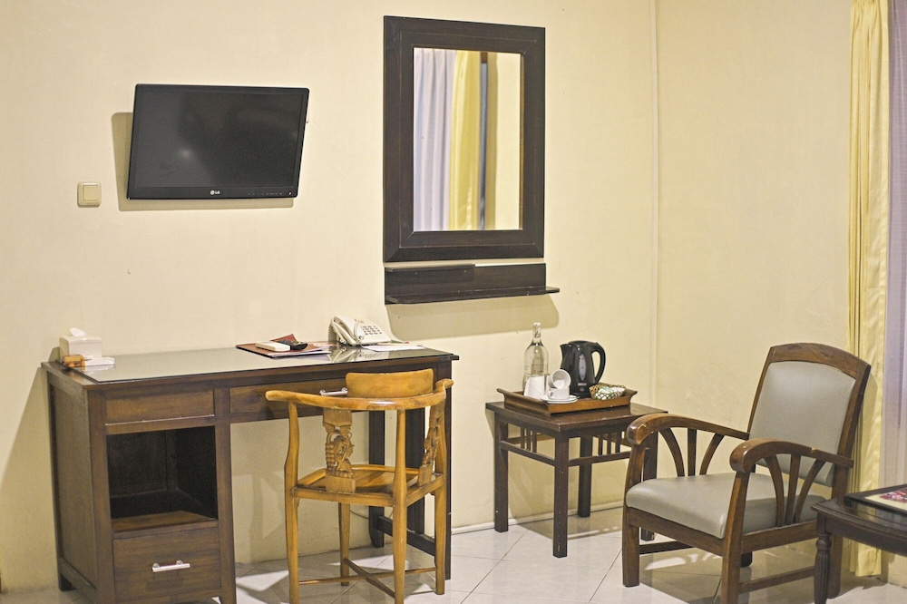 Paku Mas Hotel 33/41