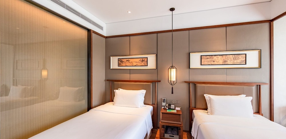 Grand Skylight International Pingshan 7/34