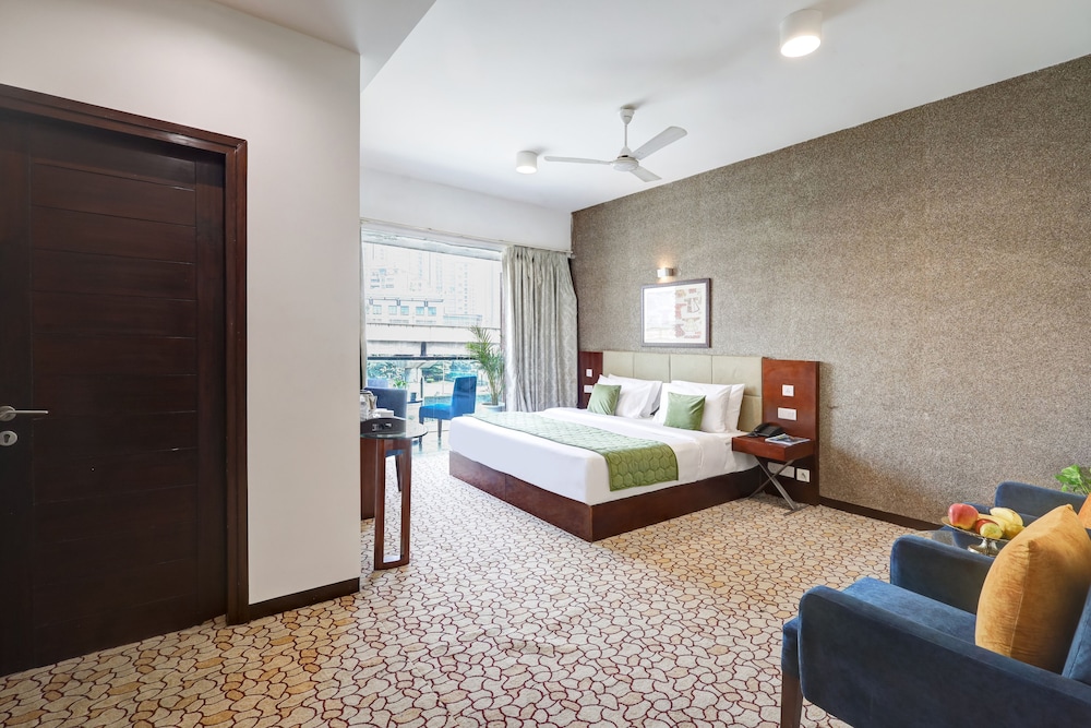 Stately Suites, Golf Course Road 36/58