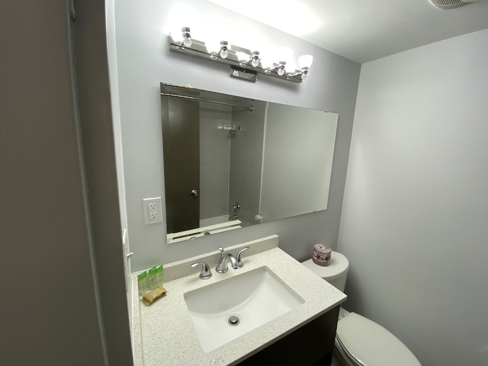 Travelodge by Wyndham Sarnia 13/40