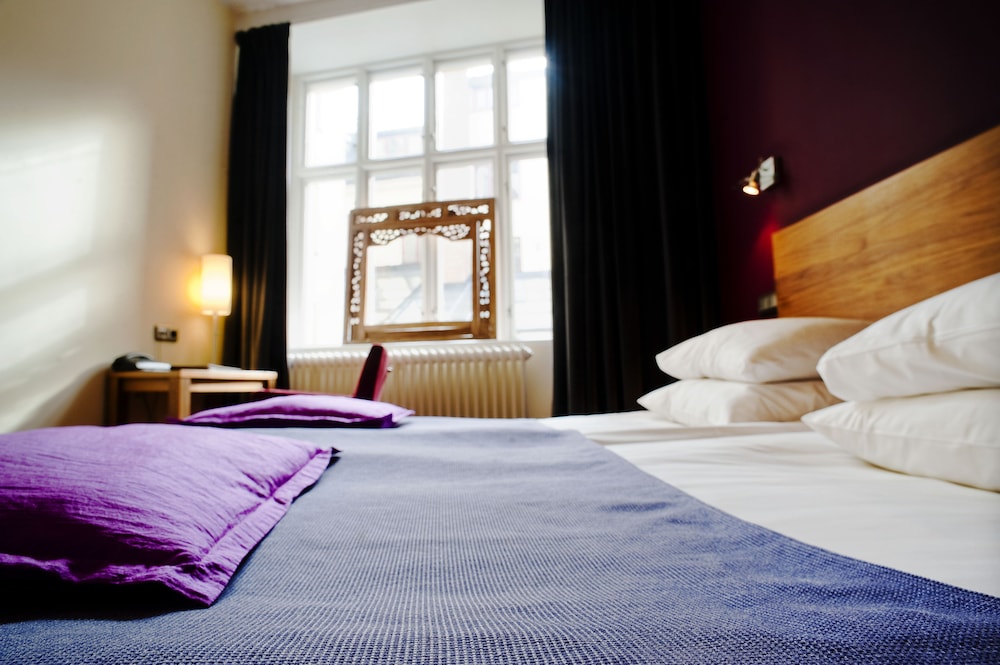 STANDARD, DOUBLE OR TWIN BED