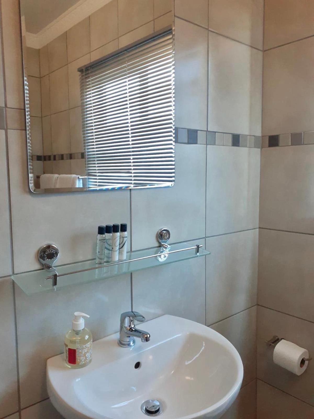 Vikamana Guest House 16/17
