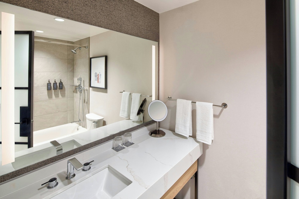 غرفة بسريرين كوين لذوي الإعاقة، Sheraton Fort Worth Downtown Hotel 2/3