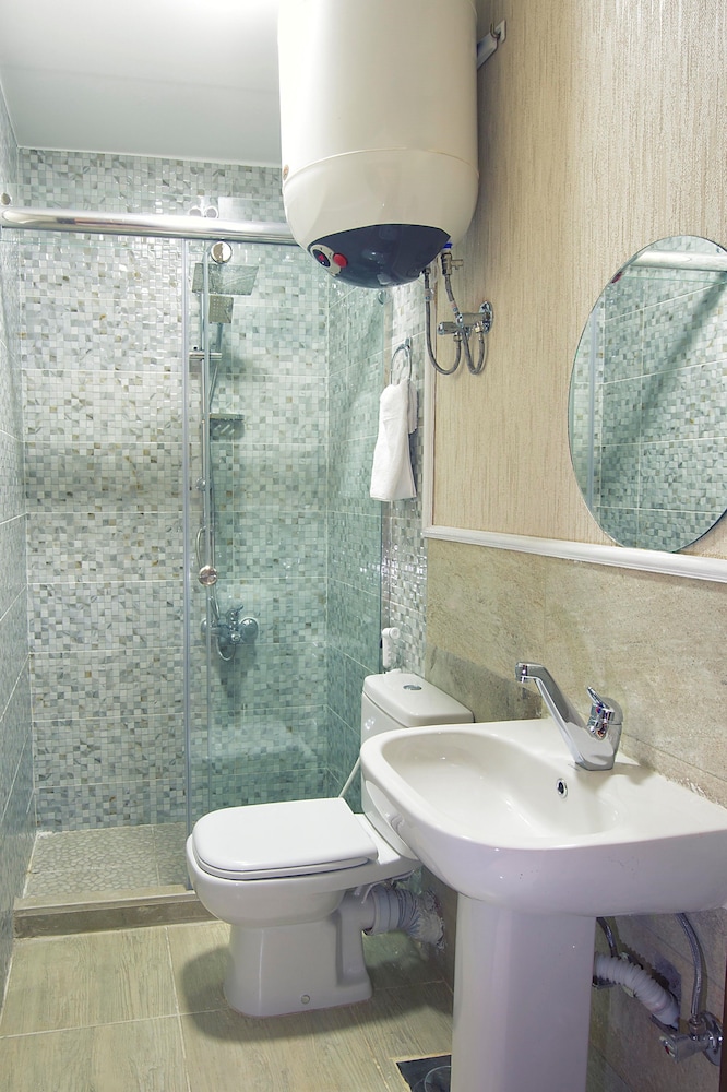 Tahrir Plaza Suites 19/57