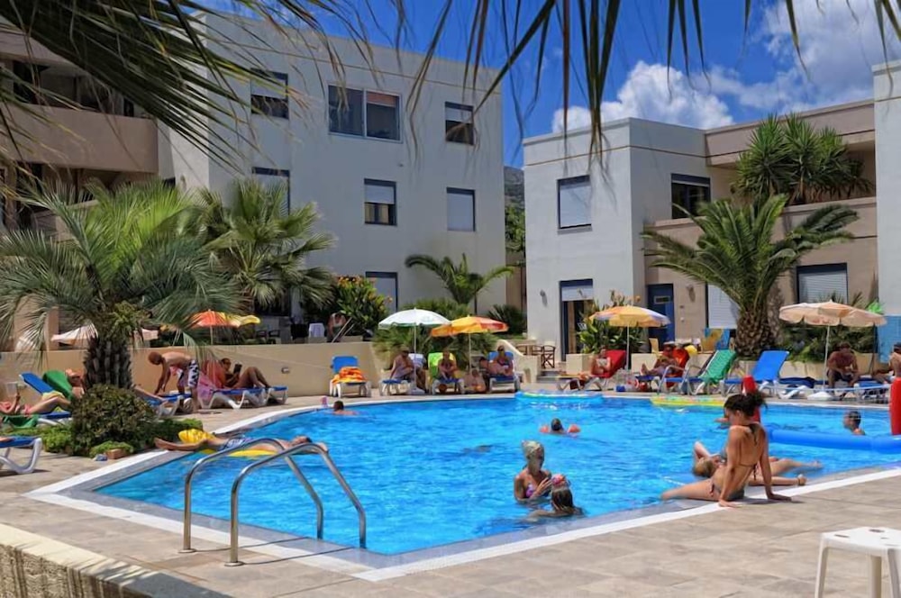 Meropi Hotel and Apartments 64/69