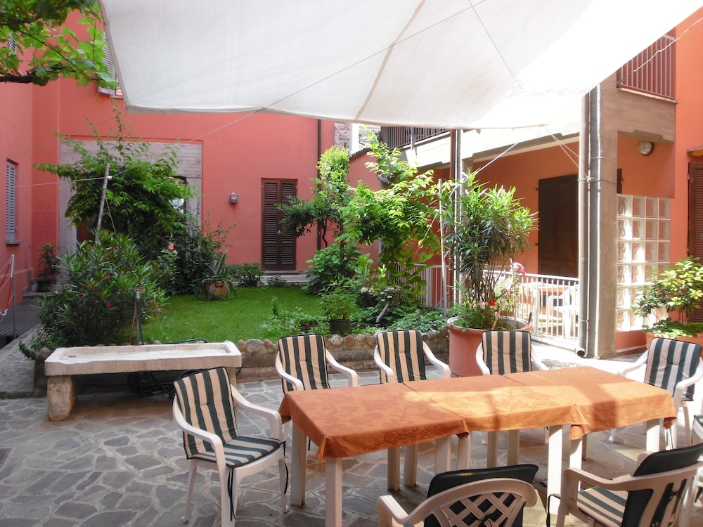 ALBERGO BIANCHI STAZIONE 36/50