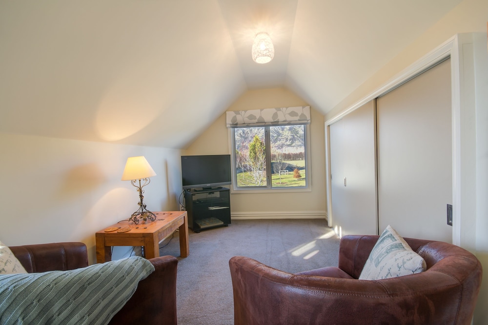 QUEENSTOWN COUNTRY LODGE 31/54