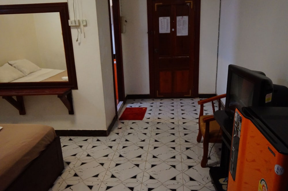 Khamsaner Hotel 14/30