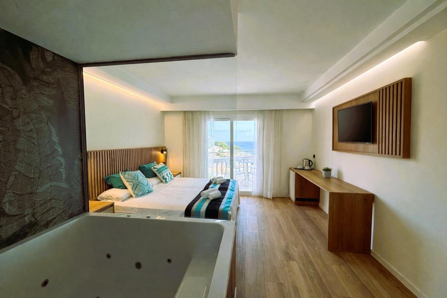 غرفة ديلوكس بسرير مزدوج بشرفة، WelikeHotel Triton beach 6/10