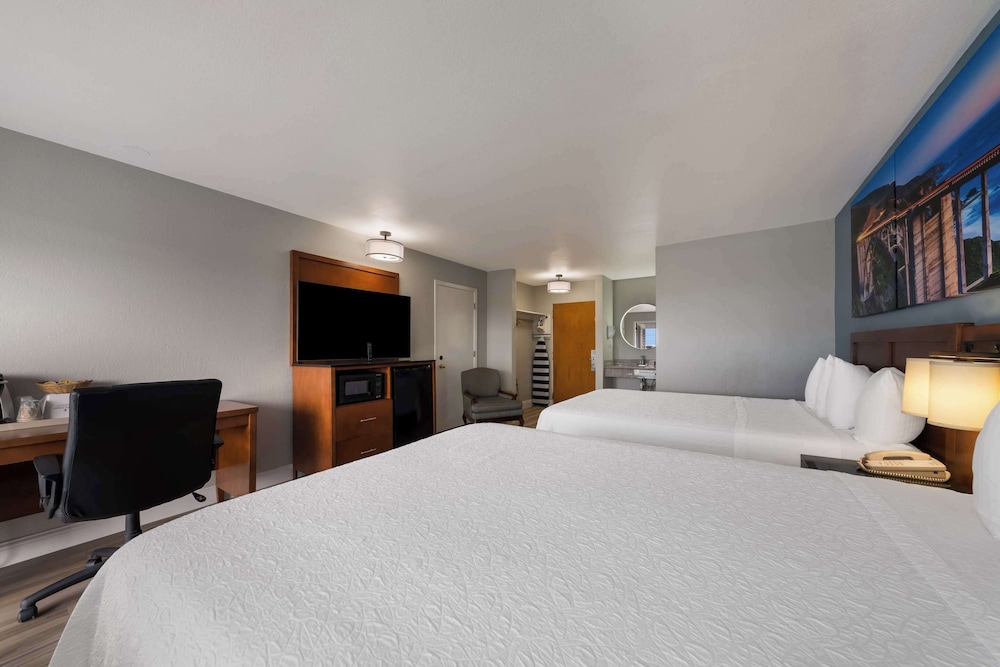 Standard, 2 Queen Beds, Ocean View