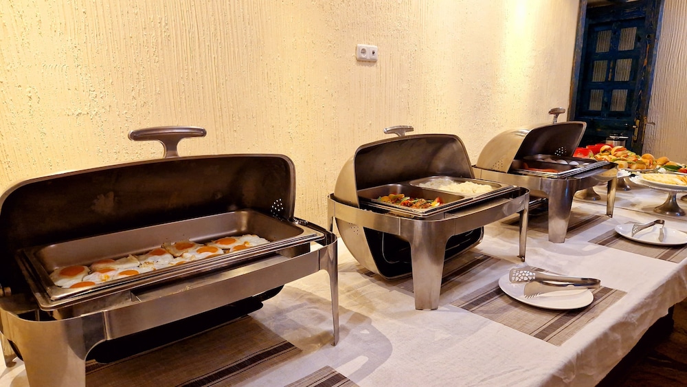 Ararat Hotel 39/50