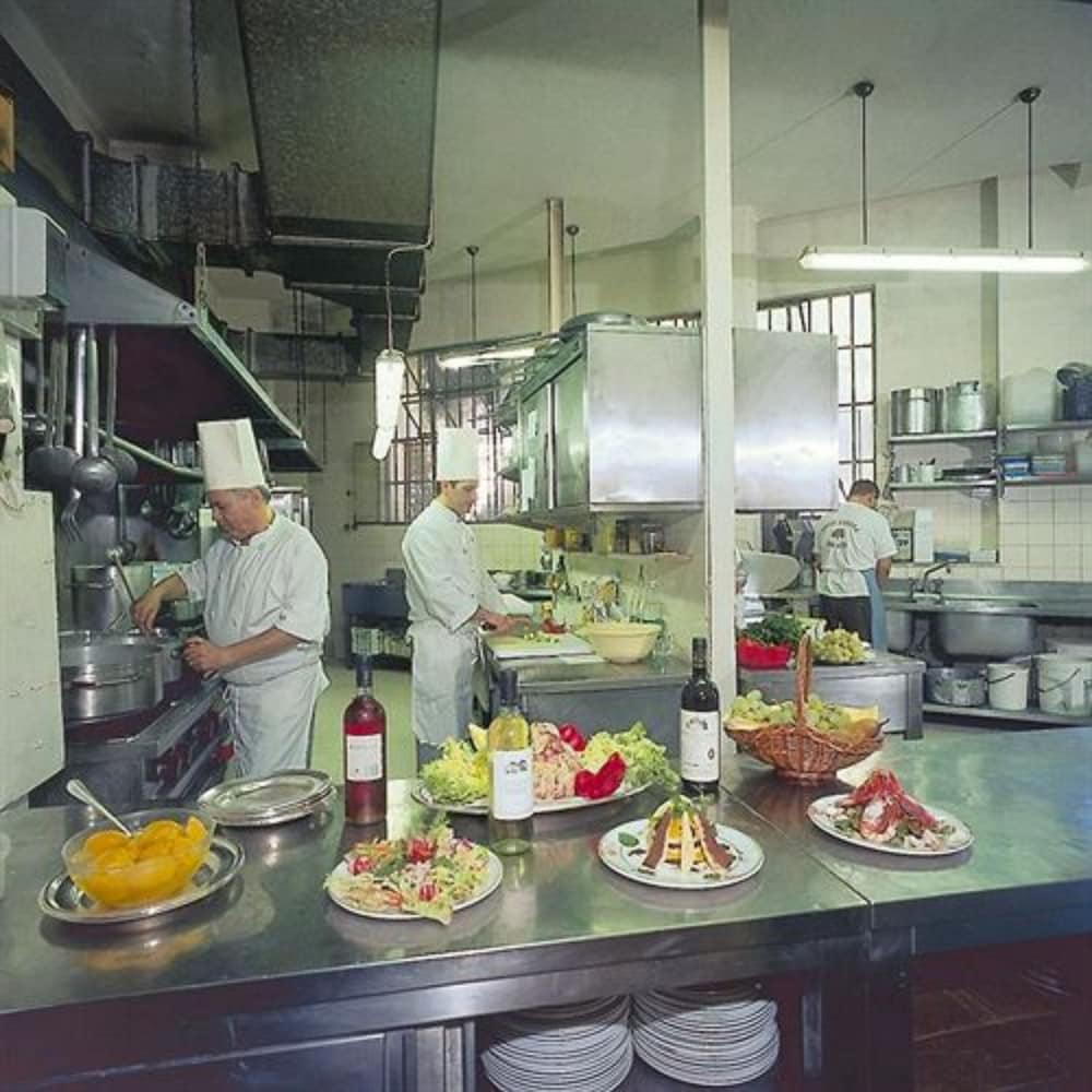 Hotel Paradiso 52/78