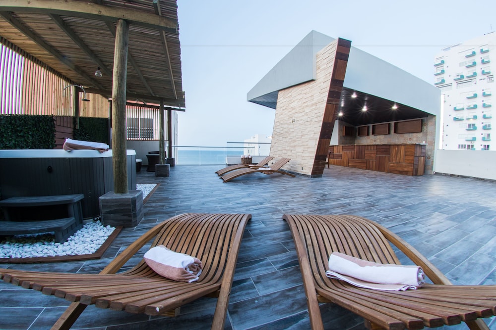 Hotel & Suites Clipperton 3/66