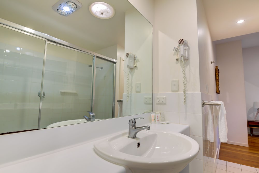 2 Bedrooms, Apartment, 2 Queen Beds, 2 Bathrooms, Kitchenette
