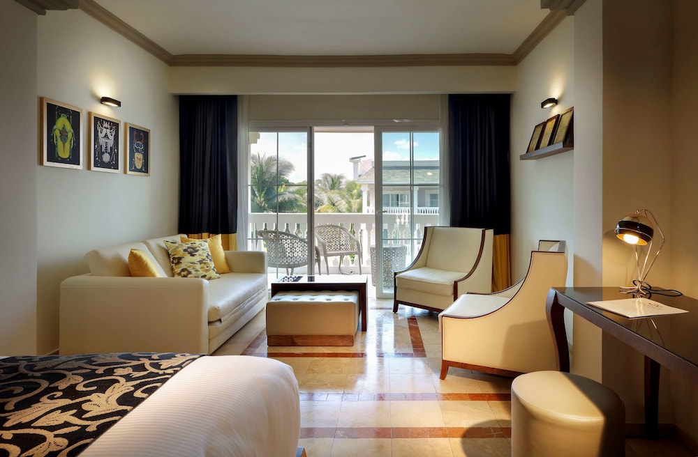 Grand Palladium Lady Hamilton Resort and Spa 24/42