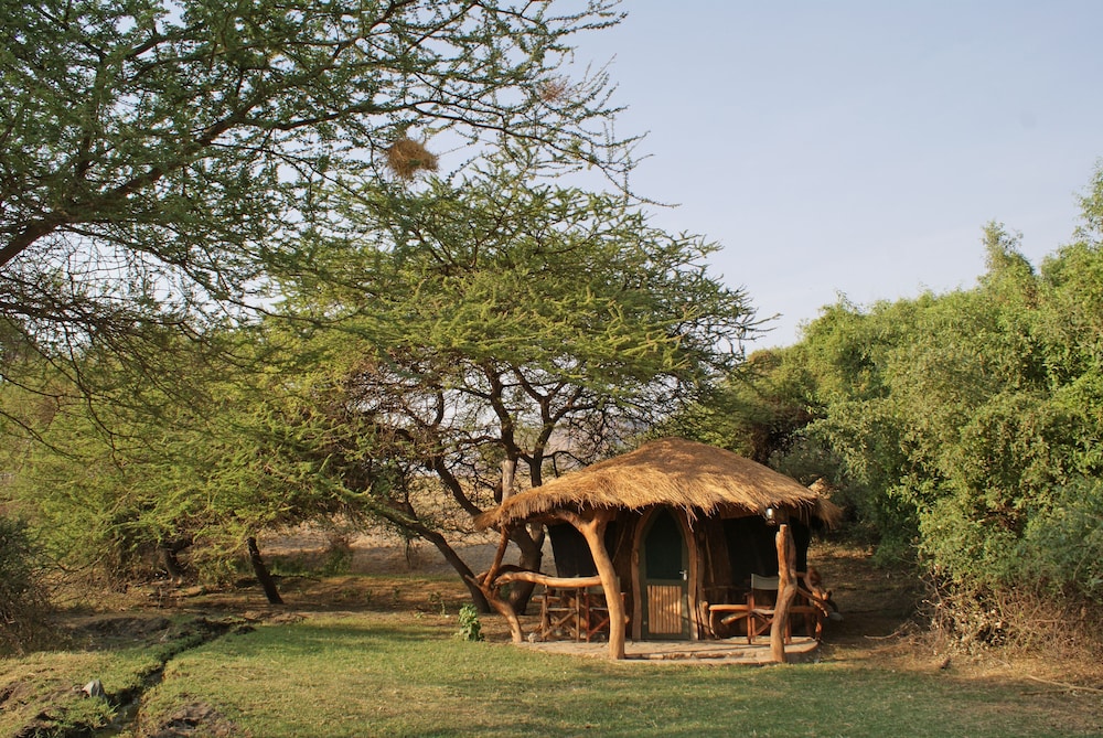 LAKE NATRON TENTED CAMP 11/17