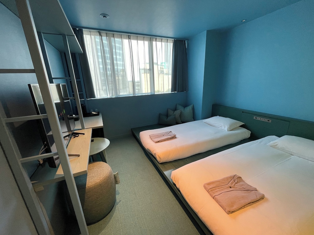 Light, Standard, Twin Beds