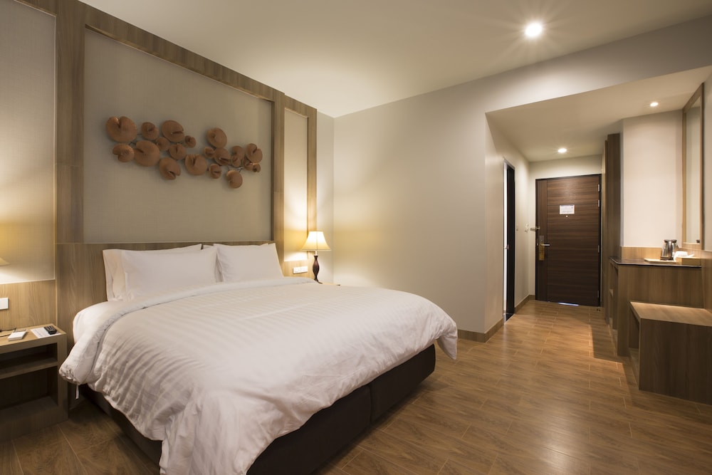 Civilize Hotel 12/64