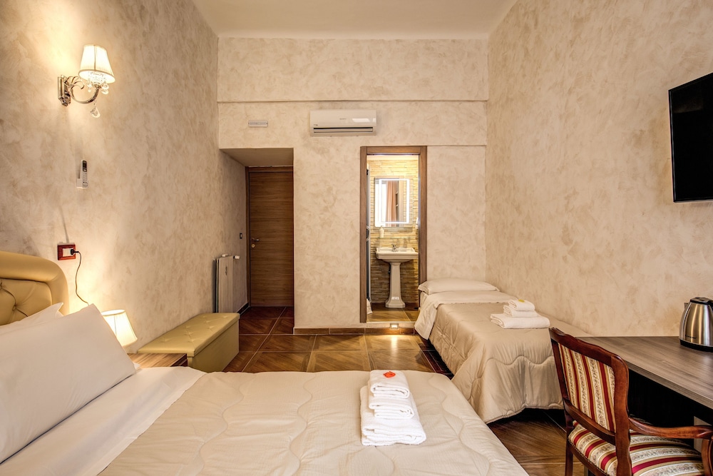 Amici Guesthouse 24/40