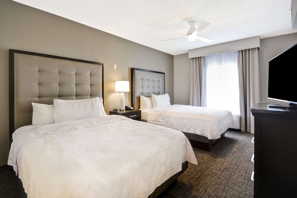 Suite, 2 Queen Beds, Sofa
