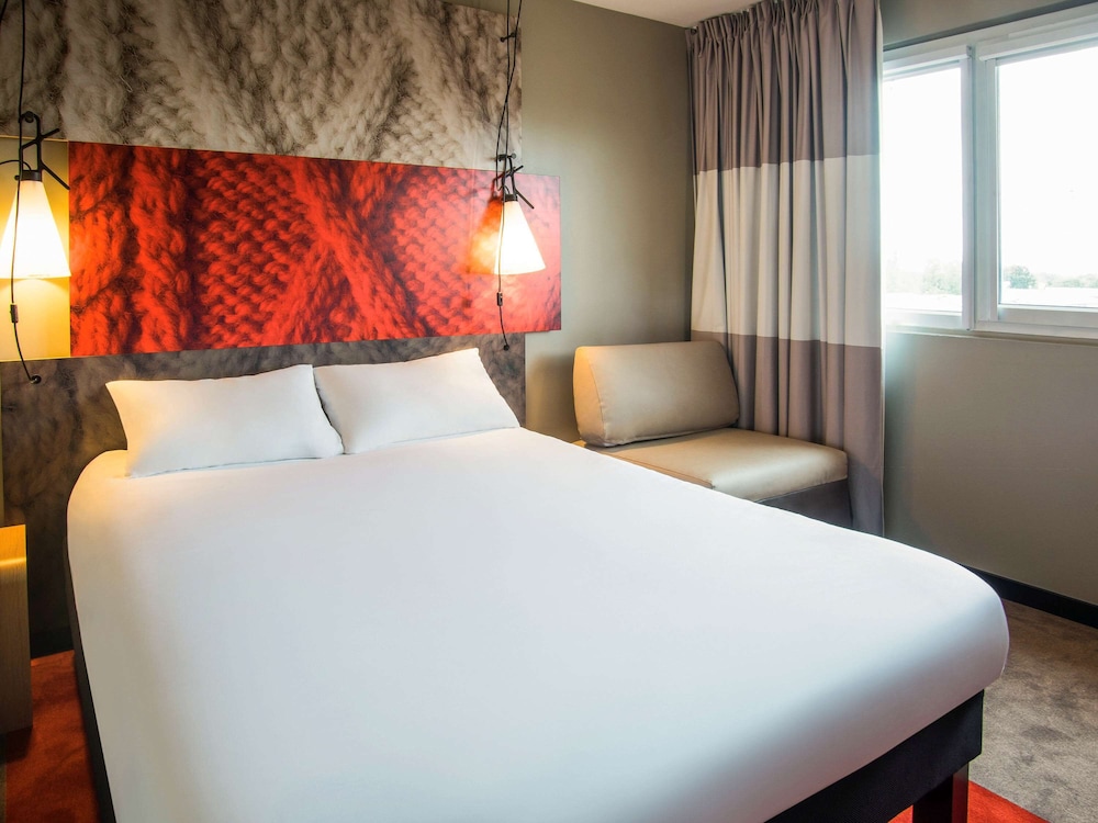 Ibis Tarbes Odos 11/64