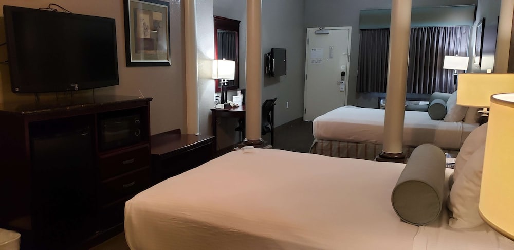 Best Western Plus Main Street Inn 13/38