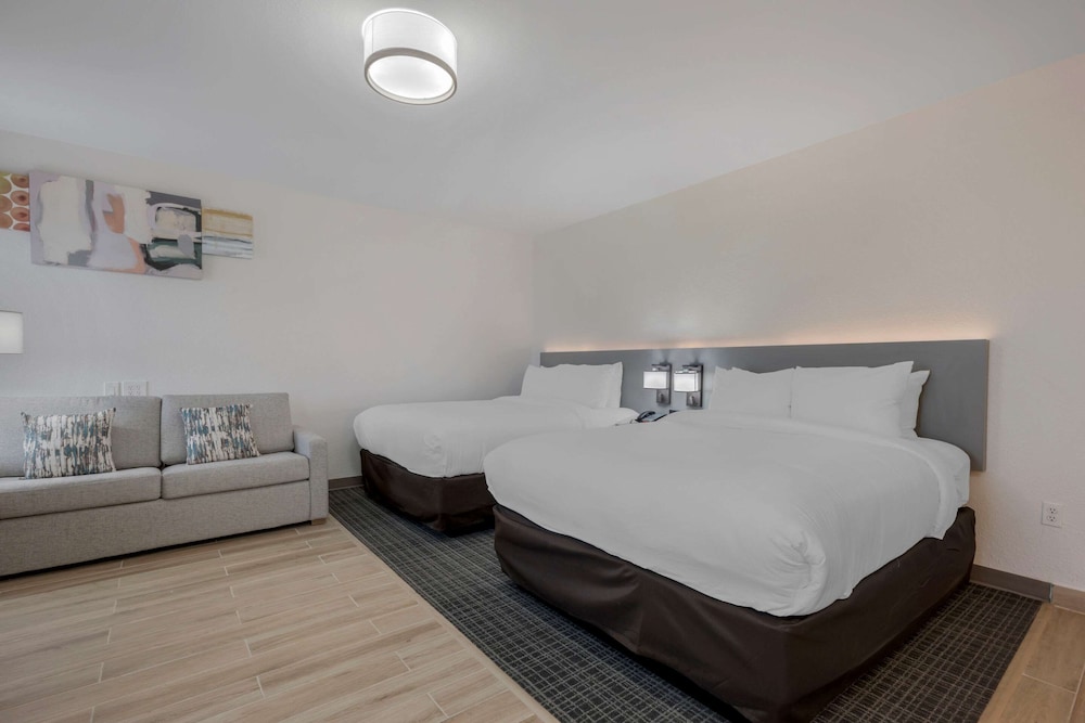 SUITE, MULTIPLE BEDS