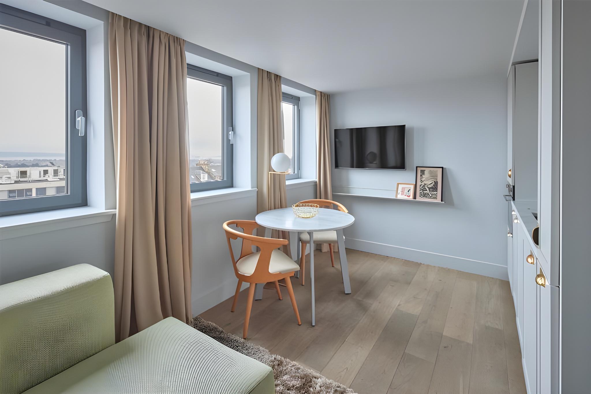 Open Plan, Studio, Suite, Panoramic View