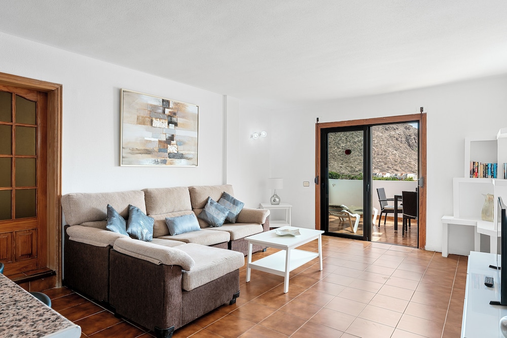 PALOMA BEACH APARTMENTS 32/57