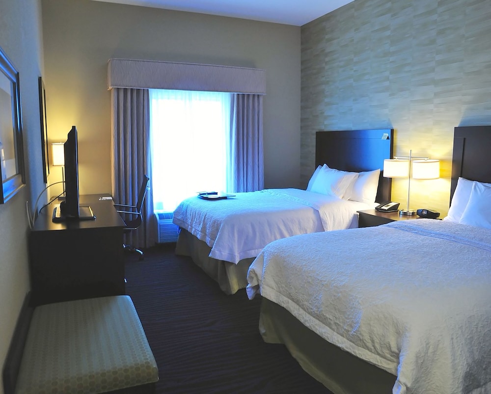 Hampton Inn And Suites Robbinsville 17/57