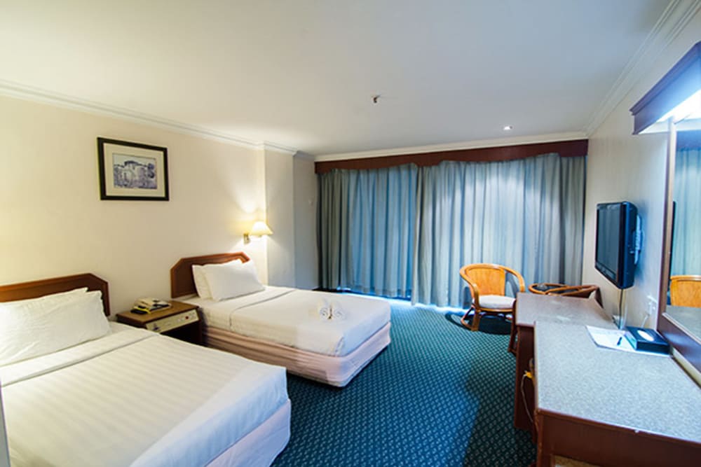 Coral Bay Resort 18/63