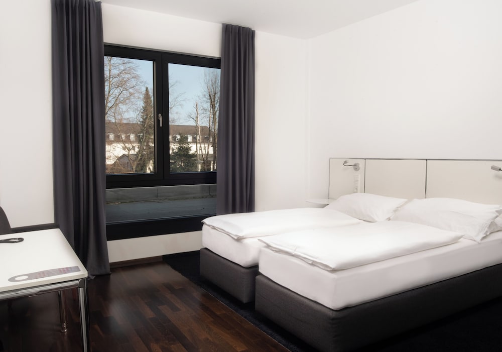 COMFORT, TWIN BEDS