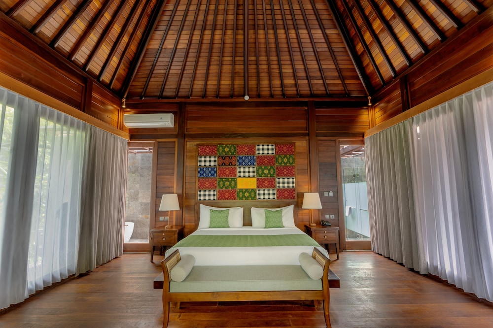 Panoramic Penthouse Villa with Pool