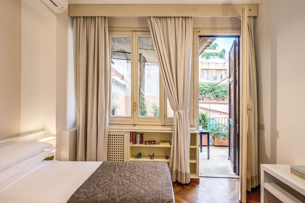 Tritone Top House 49/83
