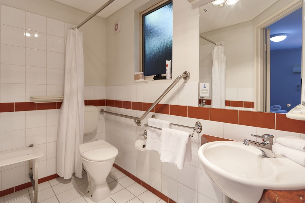 Elphin Motel and Serviced Apartments 48/50