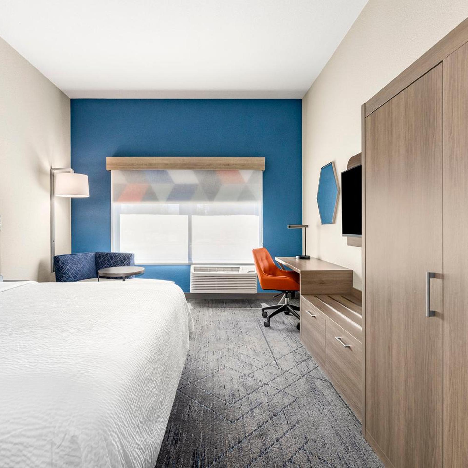 Studio, King Bed, Bathtub, Accessible