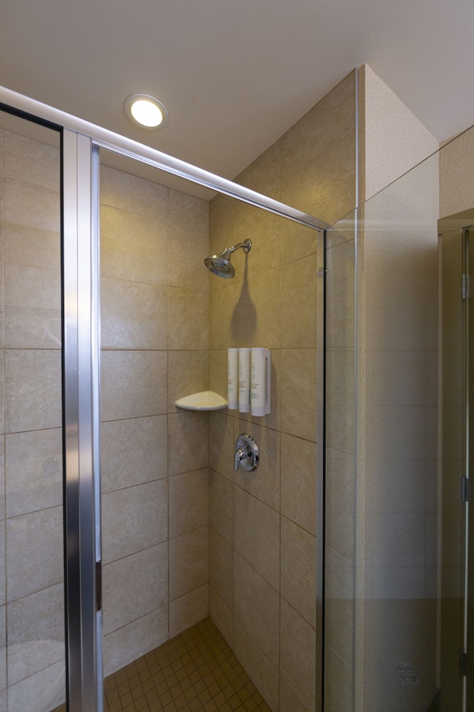 Bayview Hotel (ex Holiday Inn Express & Suites Comox Valley) 17/53