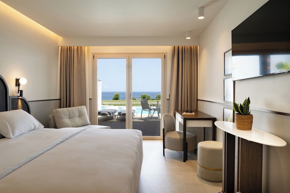 Bungalow, Queen Bed, Water Front, Shared Pool