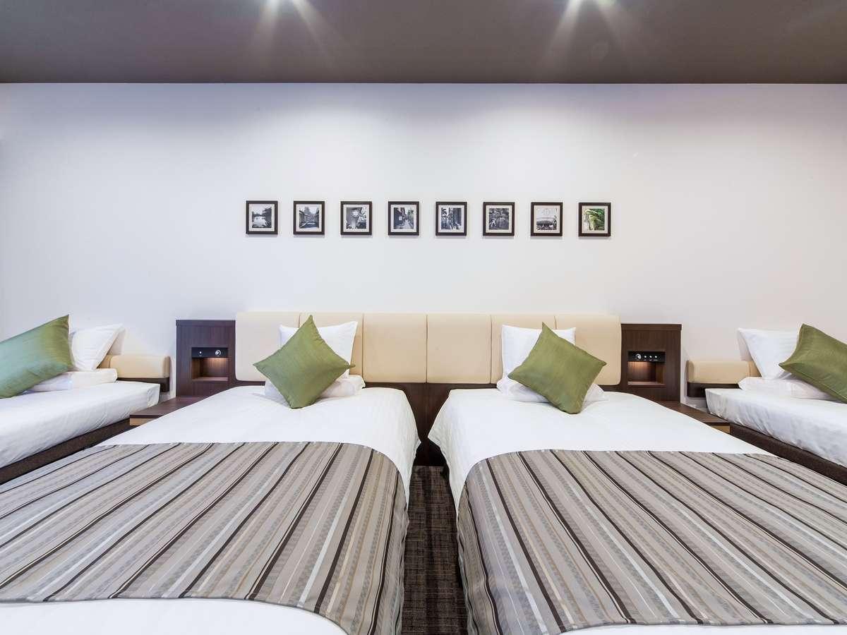Deluxe, Quadruple, 2 Double and Twin Beds