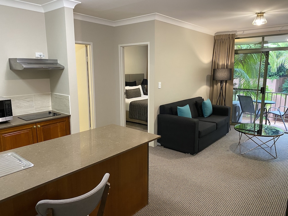 Belmore All-Suite Hotel 41/54