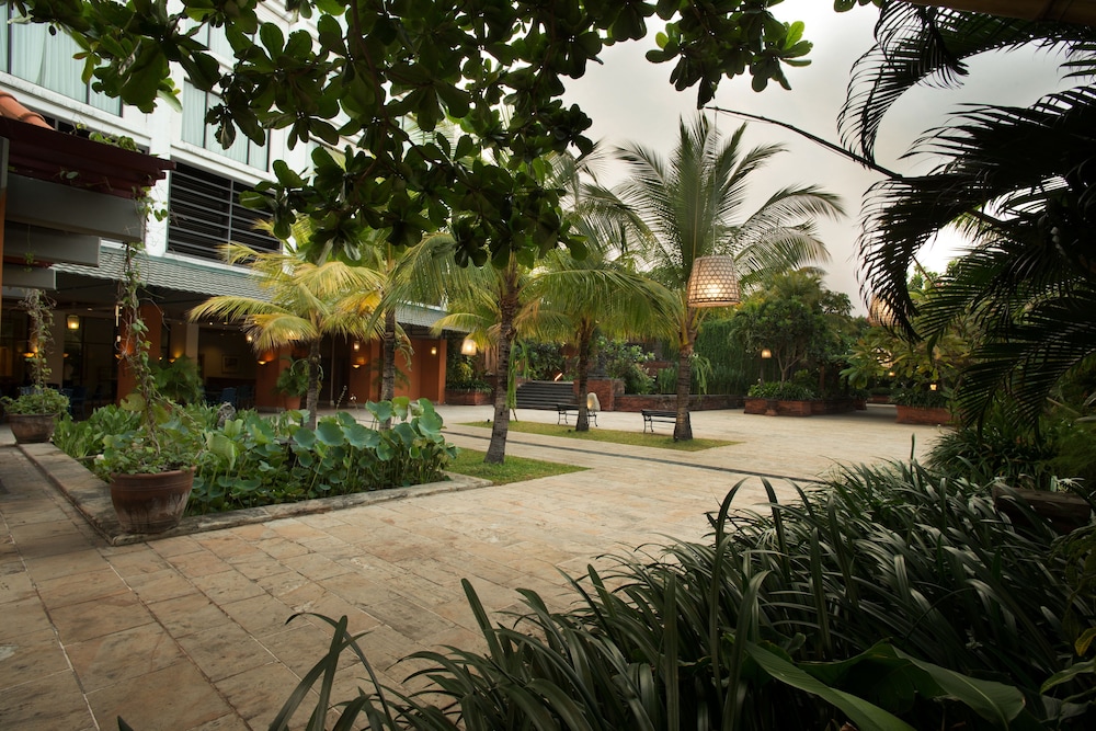 Bumi Surabaya City Resort 40/46