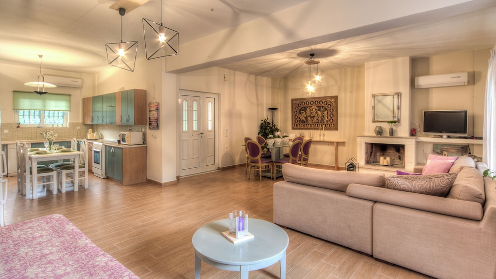 Villazia Exclusive Estate 12/27